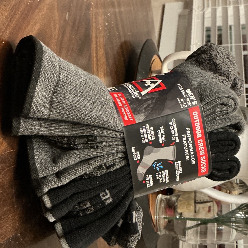 Avalanche Men's Outdoor Crew Socks - Black and Gray